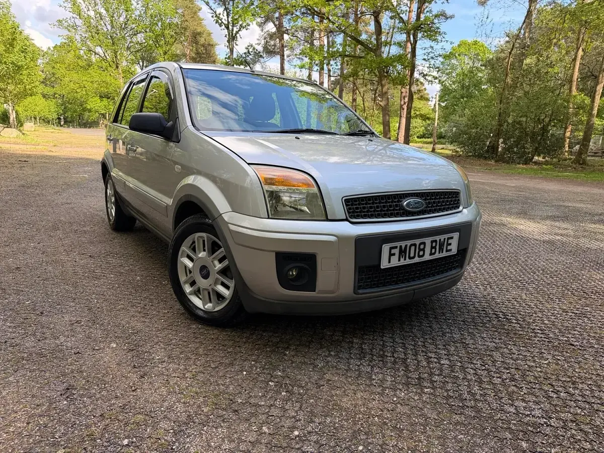 Used Ford Fusion Zetec 80 HP (58 kW) 2008 Silver Hatchback