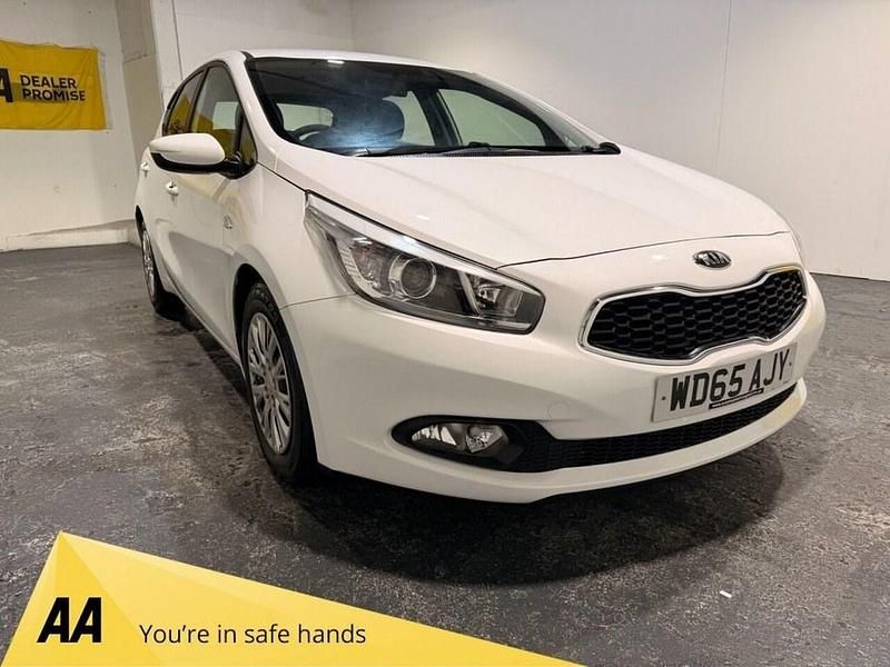 White Used 2015 Kia Ceed Hatchback | £3,290 (Good price) - Image 1/3