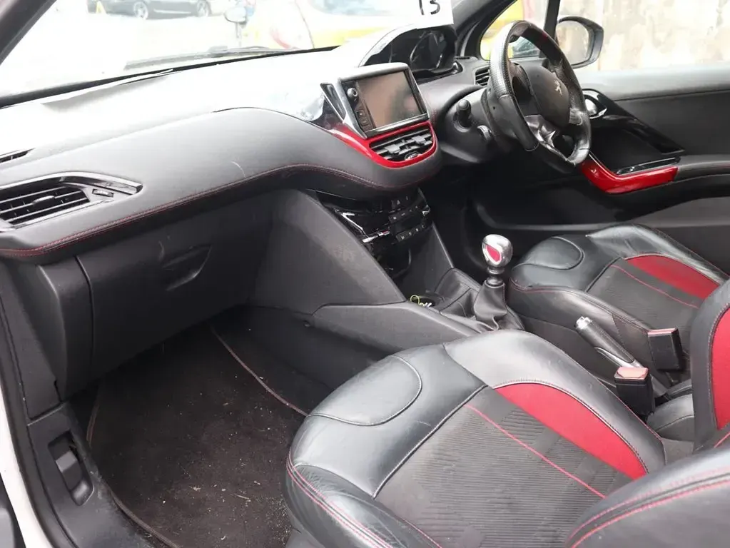 Gebraucht Peugeot 208 GTi 200 PS (147 kW) 2015 Weiß Kleinwagen
