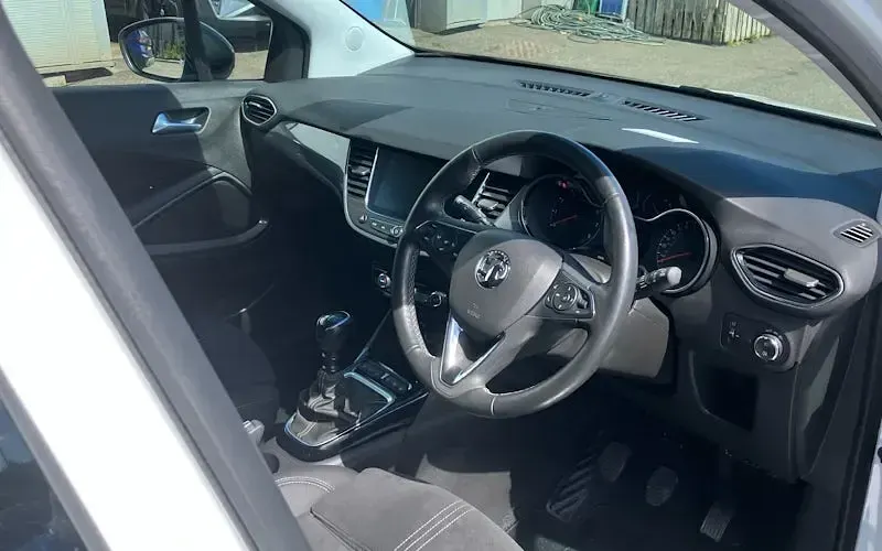 Used Vauxhall Crossland Ultimate 110 HP (80 kW) 2023 White SUV