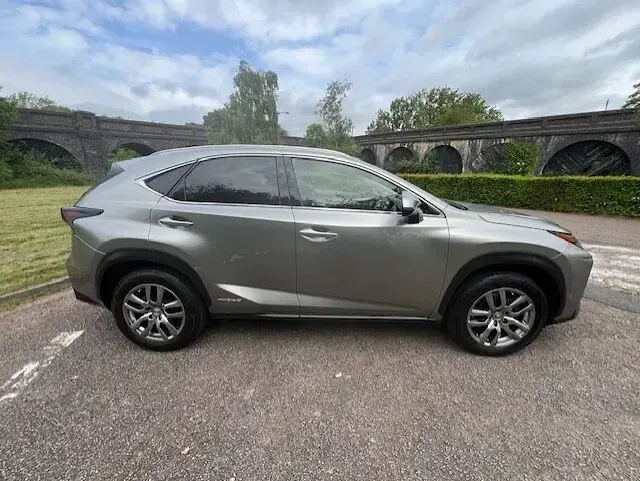 Used Lexus NX300h Luxury Line 197 HP (144 kW) 2016 Silver SUV