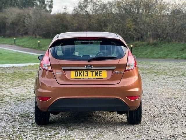 Used Ford Fiesta Zetec 80 HP (58 kW) 2013 Yellow Hatchback