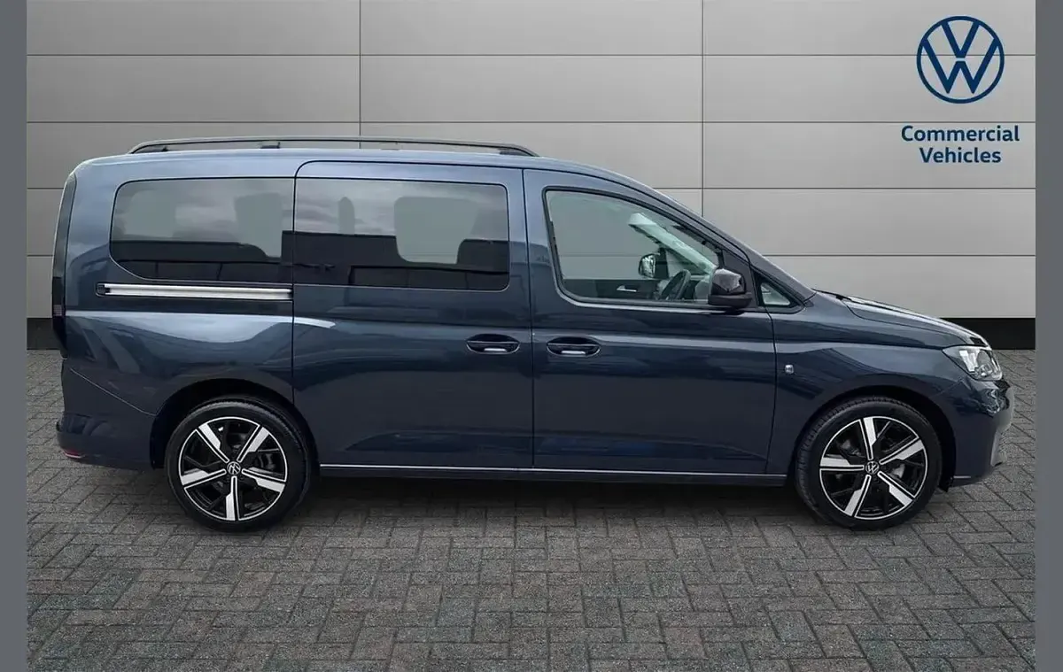 Used VW Caddy Maxi Life 122 HP (89 kW) 2025 Blue MPV