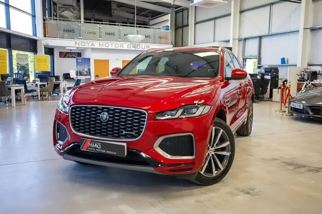 Używany Jaguar F-Pace R-Dynamic 204 KM (150 kW) 2022 Czerwony SUV