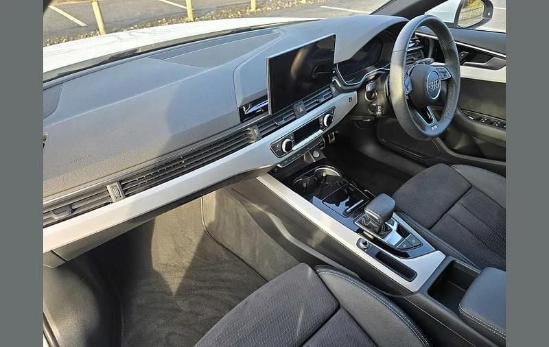 Used Audi A4 S-Line 200 HP (147 kW) 2024 White Estate