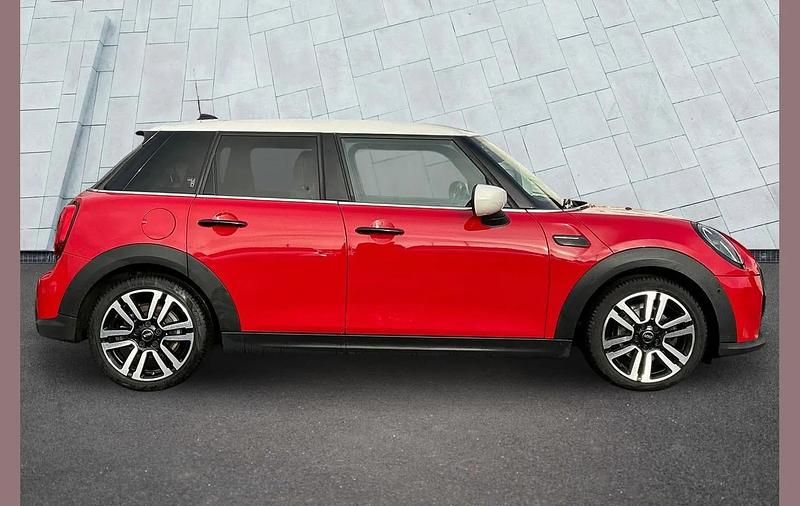 Used Mini Cooper Exclusive 134 HP (98 kW) 2022 Red Hatchback