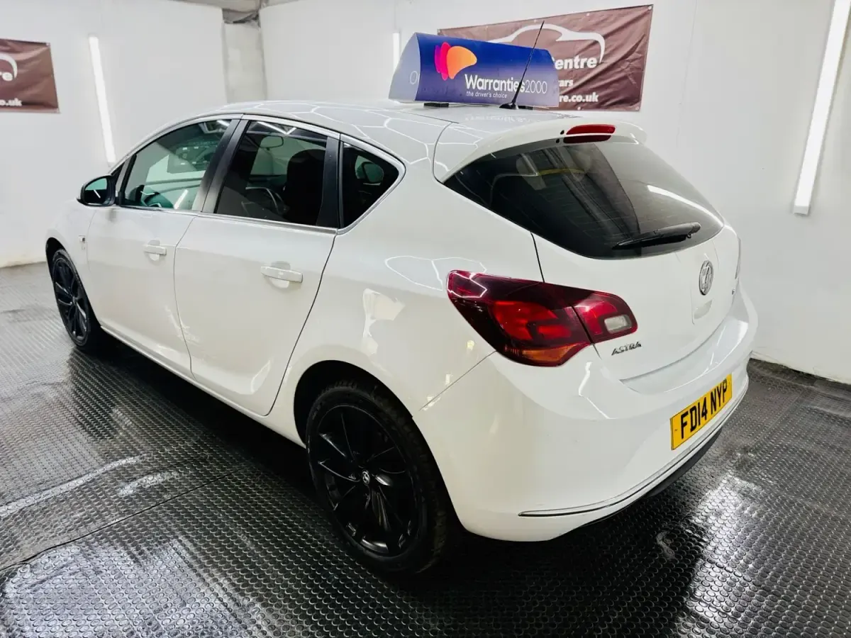 Second-hand Vauxhall Astra SRi 115 CP (84 kW) 2014 Alb Hatchback