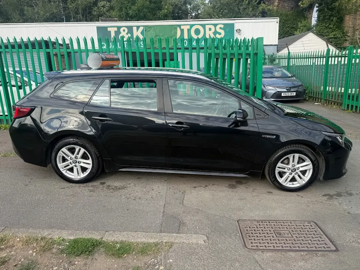 Used Toyota Corolla 122 HP (89 kW) 2021 Black Estate