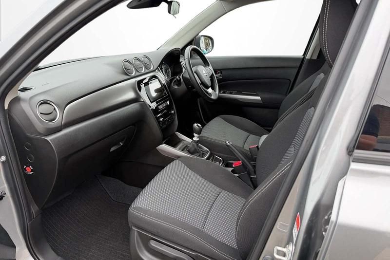 Używany Suzuki Vitara SZ-T 127 KM (93 kW) 2023 Szary SUV