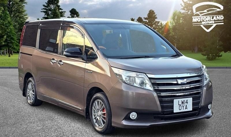 Used Toyota Noah 2014 Brown MPV