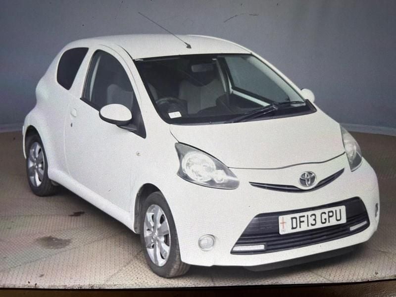 Used Toyota Aygo 68 HP (50 kW) 2013 White Hatchback