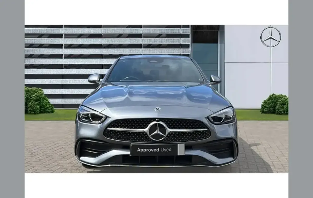 Usado Mercedes C200 AMG line 200 CV (147 kW) 2025 Gris Berlina