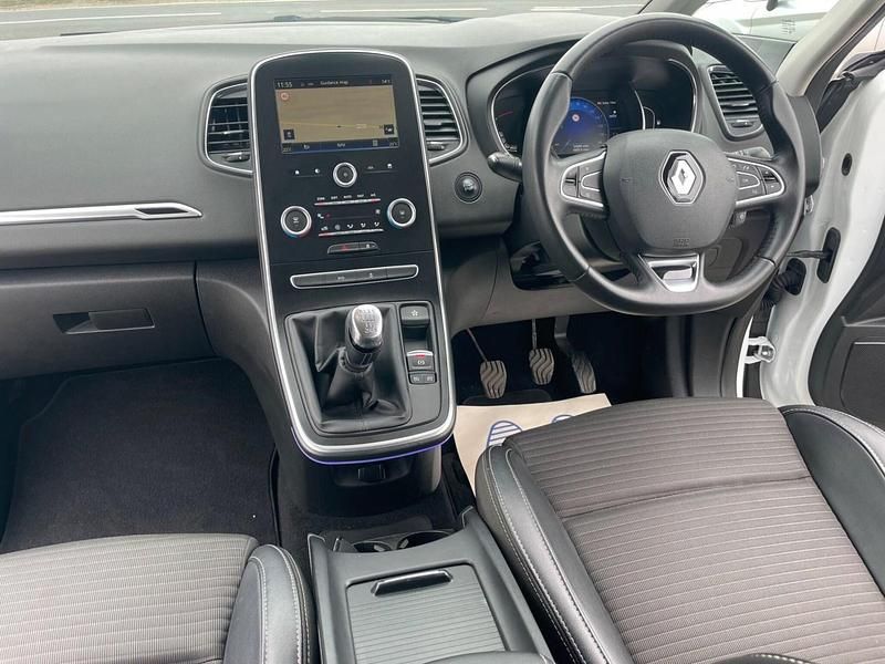 Used Renault Scénic IV Dynamique 2017 White/black MPV
