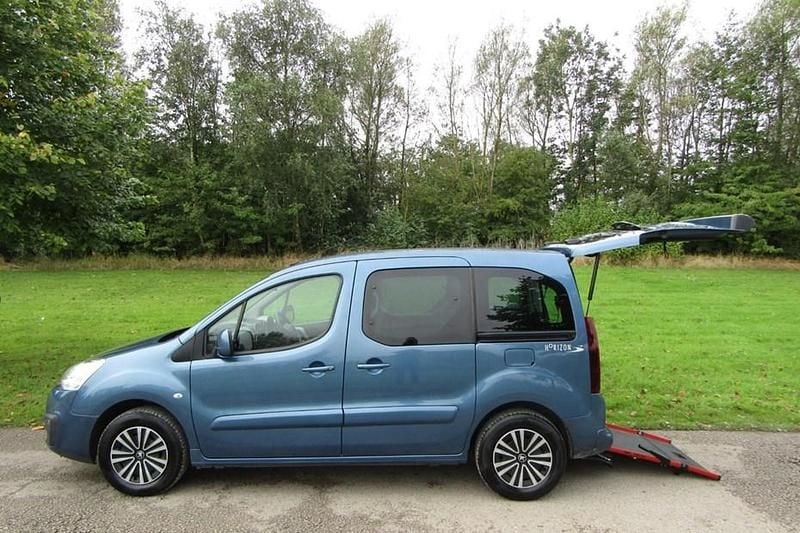 Blue Used 2018 Peugeot Partner Tepee Active MPV | £9,250 (Fair price) - Image 1/1