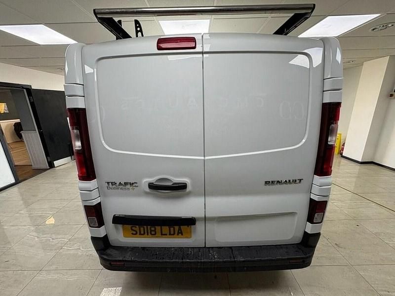 Second-hand Renault Trafic Business 2018 Alb Monovolum