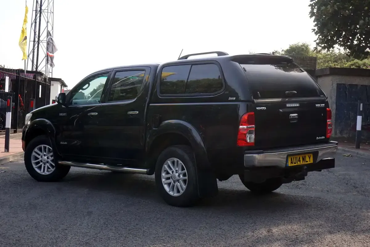 Used Toyota HiLux 171 HP (125 kW) 2014 Black Pickup