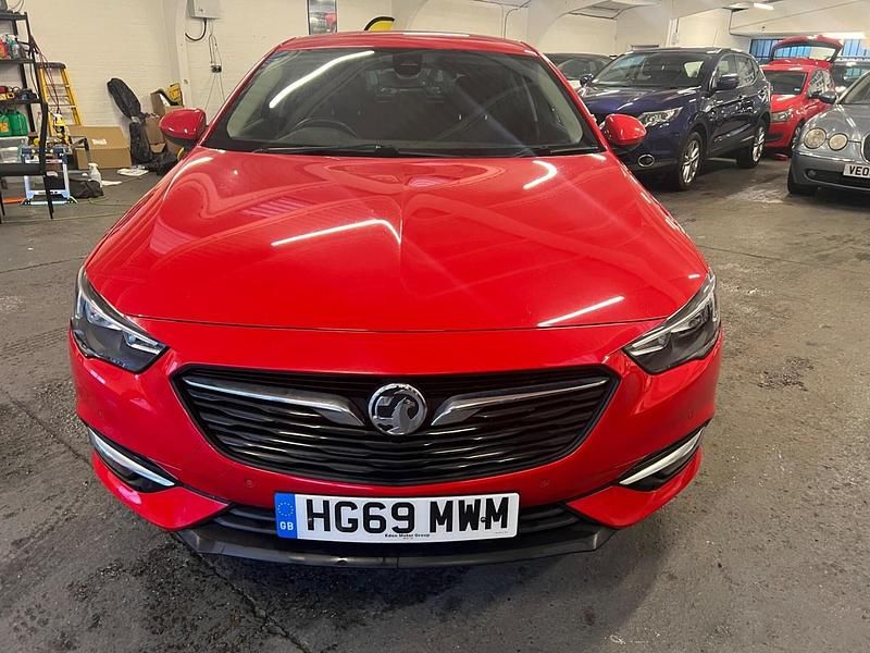 Used Vauxhall Insignia SRi 165 HP (121 kW) 2019 Red Hatchback