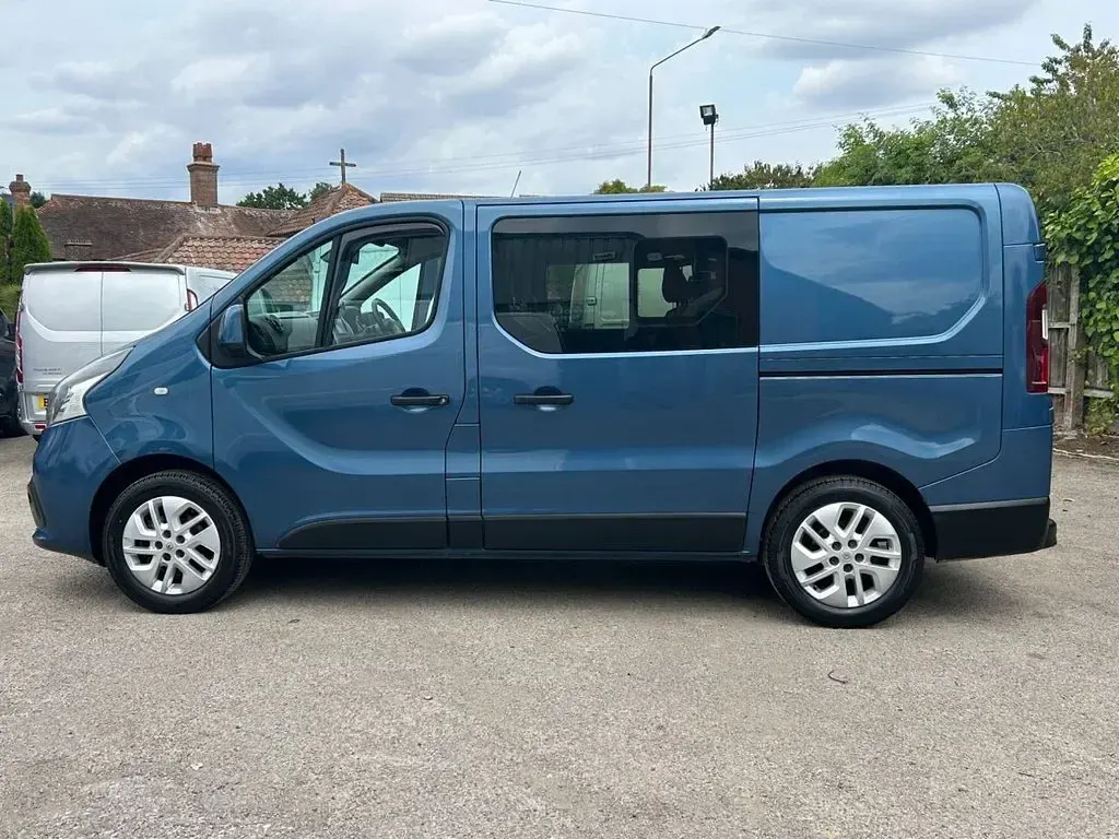 Used Renault Trafic 115 HP (84 kW) 2016 Blue MPV