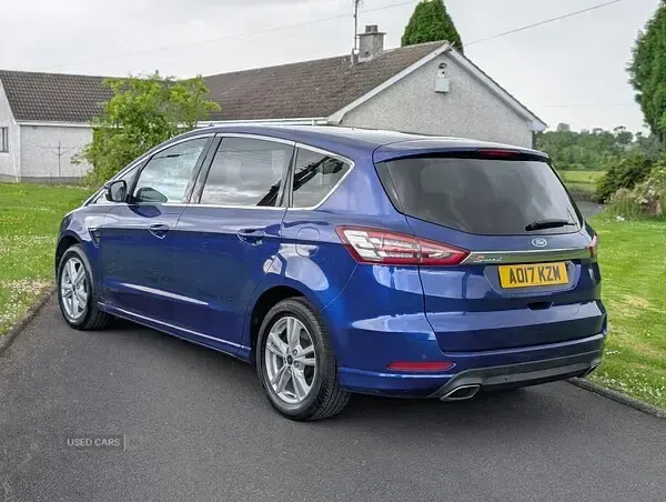 Used Ford S-MAX Titanium 180 HP (132 kW) 2017 Blue MPV