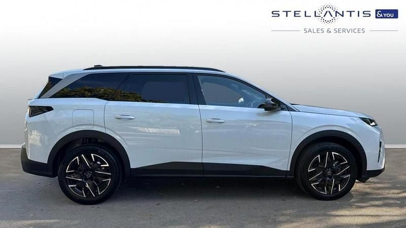 White Used 2024 Peugeot 5008 Allure MPV | £27,119 (Fair price) - Image 1/4