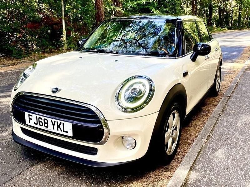 Used Mini Cooper Classic 136 HP (100 kW) 2018 White Hatchback