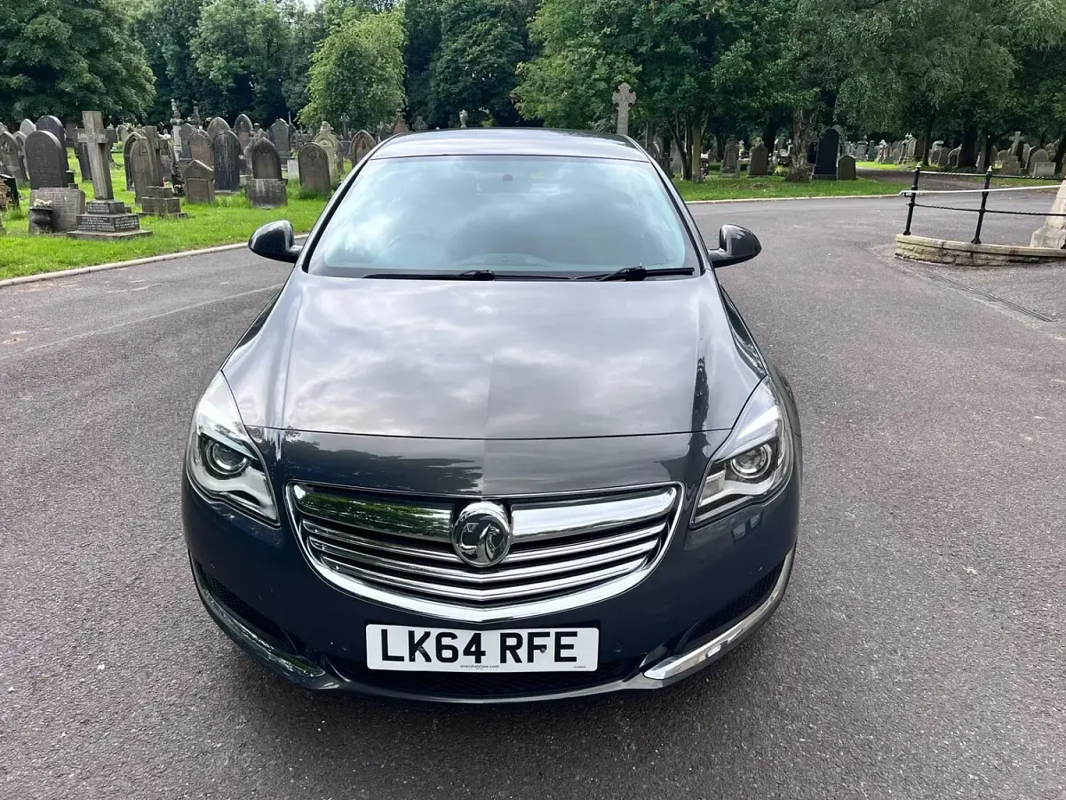 Used Vauxhall Insignia Design Edition 163 HP (119 kW) 2014 Grey Hatchback