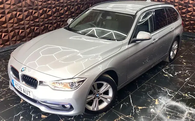 Used BMW 318 Sport Line 150 HP (110 kW) 2019 Silver Estate