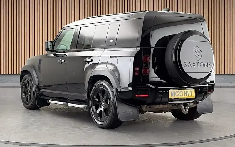 Used Land Rover Defender HSE Dynamic 404 HP (297 kW) 2023 Santorini black SUV