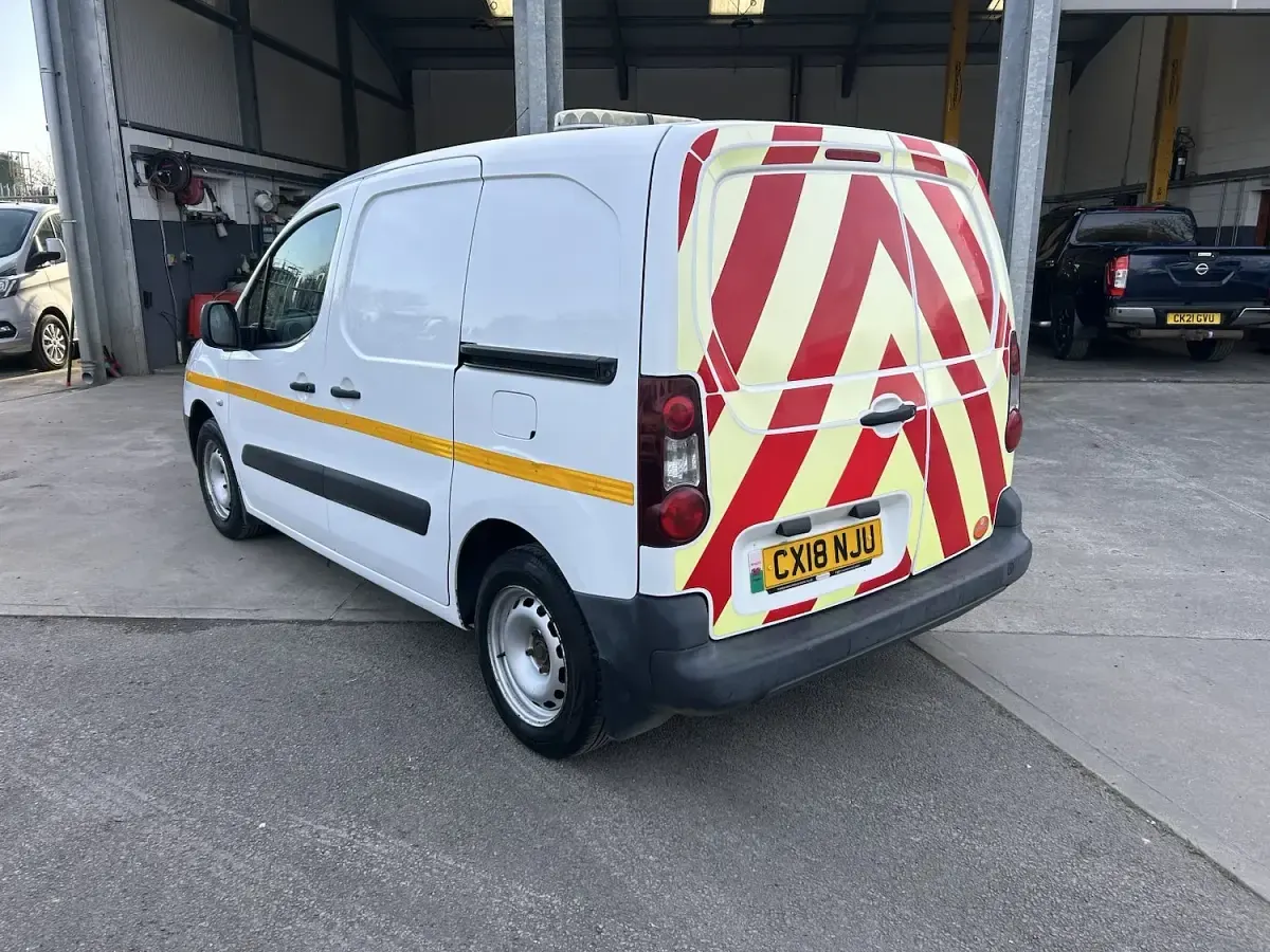 Used Peugeot Partner 2018 White