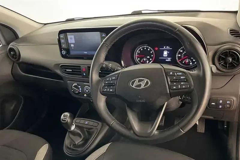 Usado Hyundai i10 SE 67 HP (49 kW) 2023 Vermelho Citadino