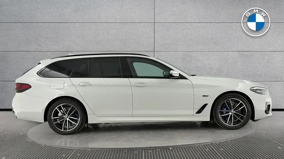 Used BMW 530e M Sport 288 HP (211 kW) 2024 White Estate