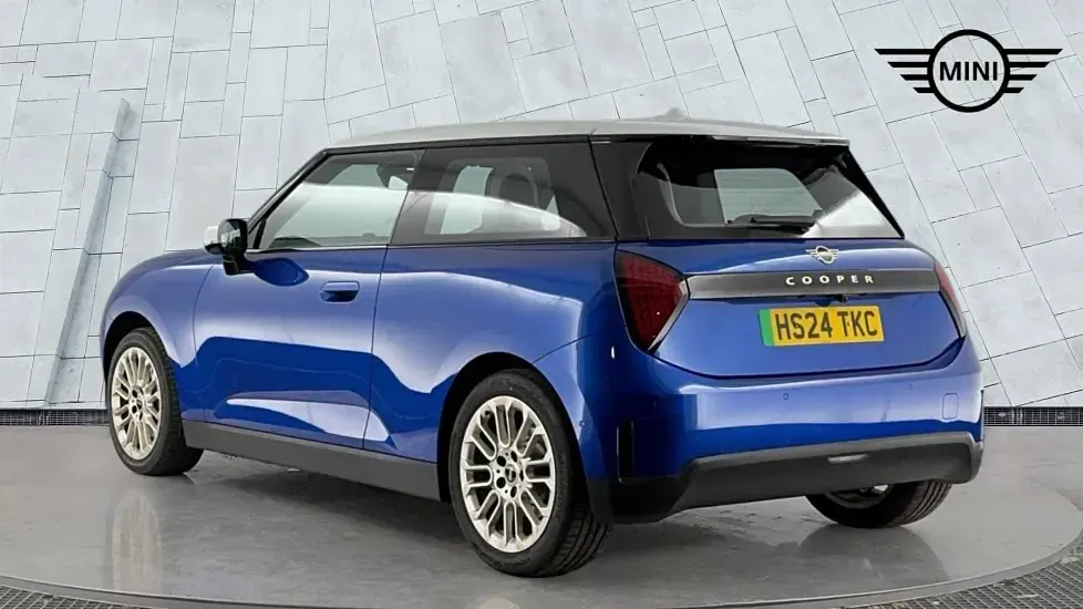 Used Mini Cooper Hatch 133 kW (181 HP) 2024 Blue Hatchback