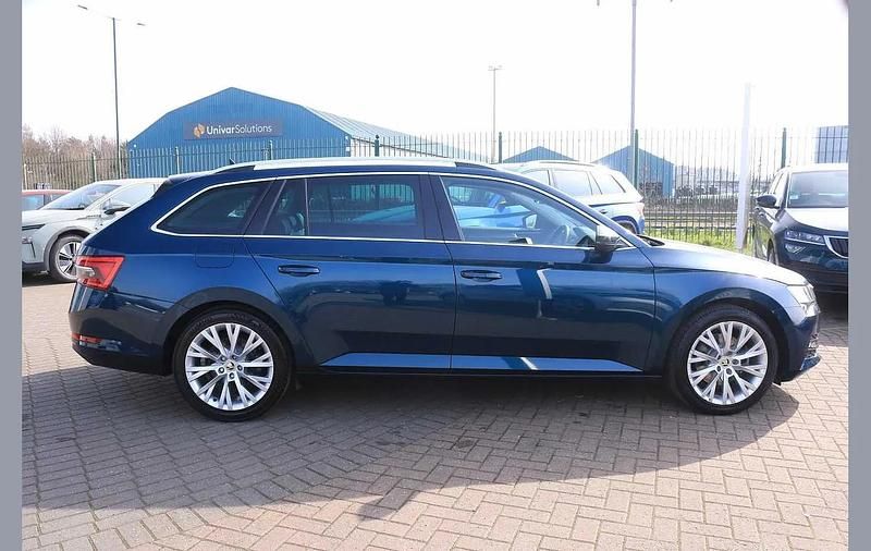Used Skoda Superb SE L 147 HP (108 kW) 2022 Petrol blue metallic Estate