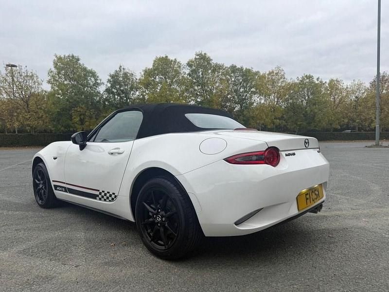 Used Mazda MX5 132 HP (97 kW) 2019 White Cabriolet