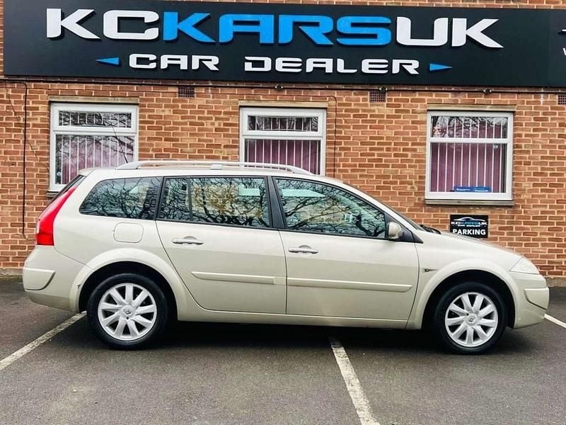 Used Renault Mégane GrandTour Dynamique 130 HP (95 kW) 2008 Gold Estate