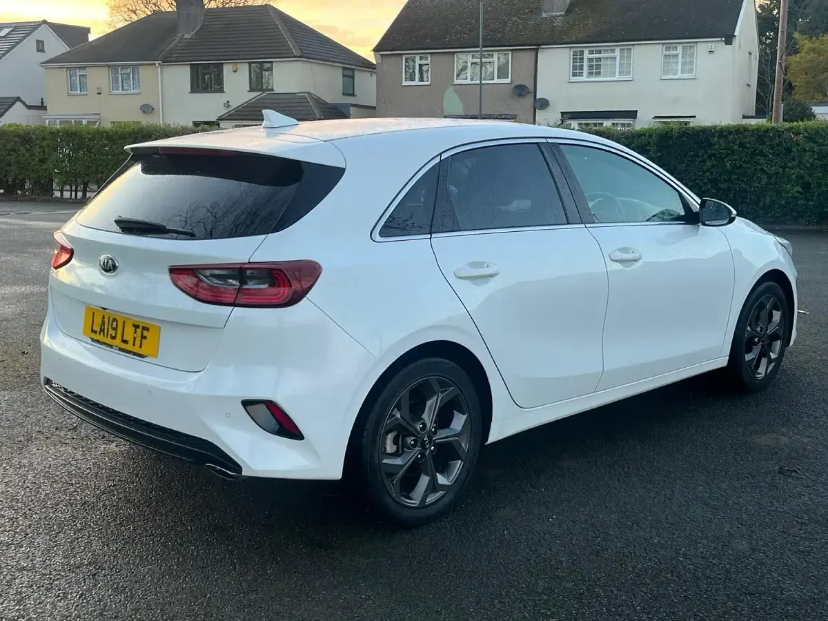 Used Kia Ceed 136 HP (100 kW) 2019 White Hatchback
