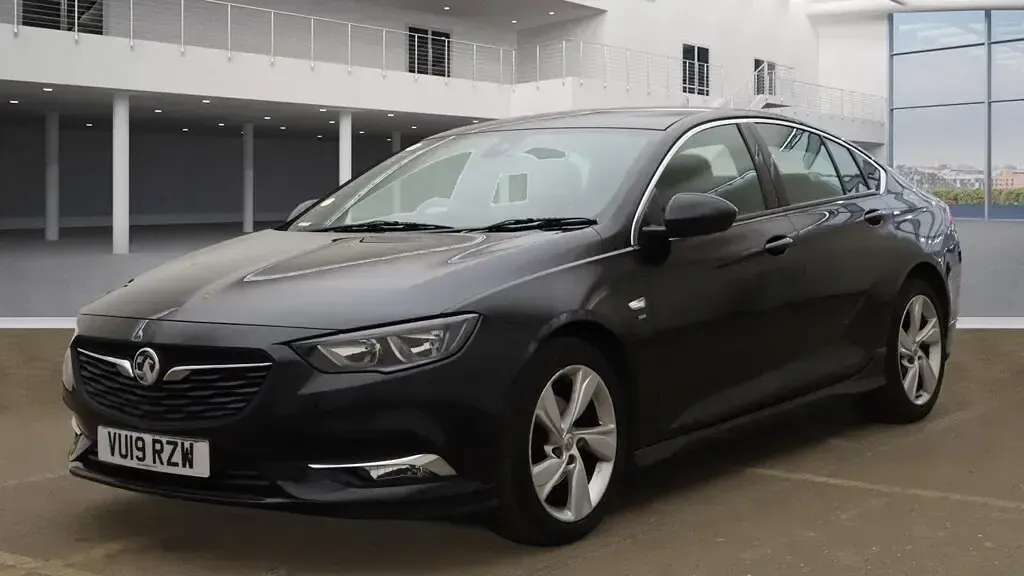 Used Vauxhall Insignia SRi 165 HP (121 kW) 2019 Black Hatchback