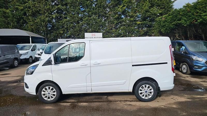 Used Ford Transit Custom Limited 130 HP (95 kW) 2021 White Van