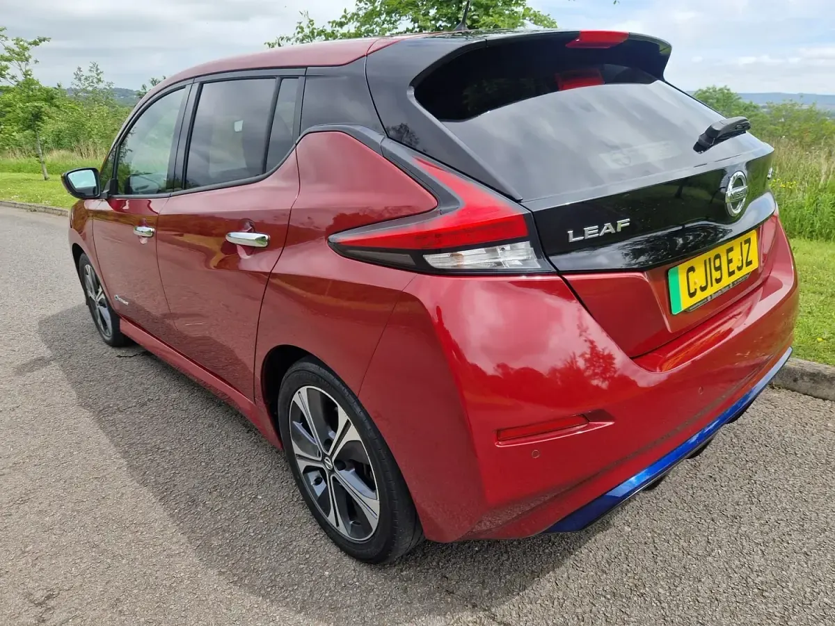 Used Nissan Leaf Tekna 110 kW (150 HP) 2019 Red Hatchback