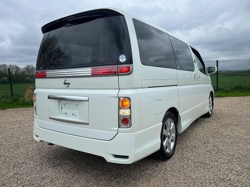Used Nissan Elgrand 2006 White MPV