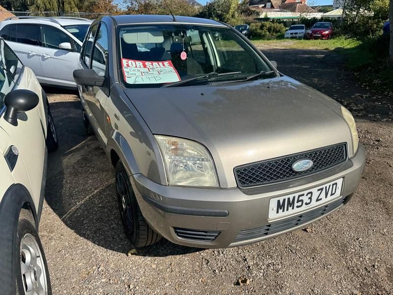 Silver Used 2004 Ford Fusion Hatchback | £1,495 (A bit pricey) - Image 1/4