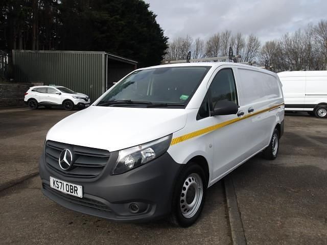 Begagnad Mercedes Vito Progressive 2022 Vit Van