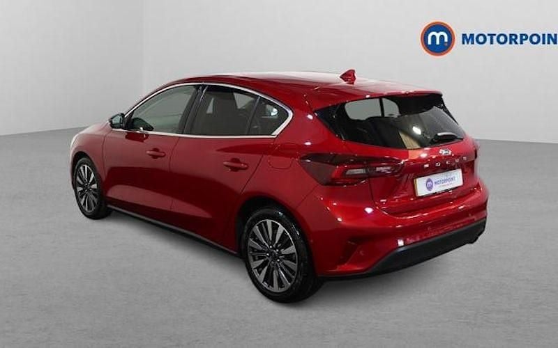 Used Ford Focus Titanium 125 HP (91 kW) 2022 Red Hatchback