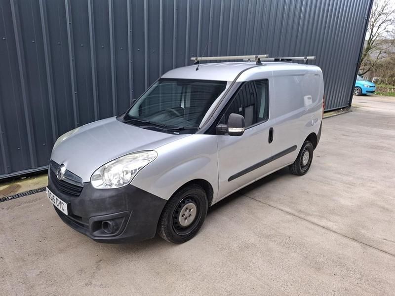 Used Vauxhall Combo 105 HP (77 kW) 2015 Silver MPV