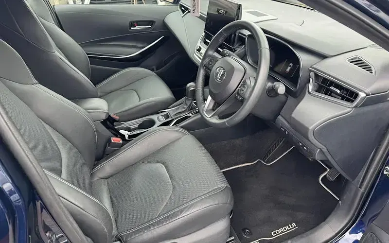 Used Toyota Corolla 196 HP (144 kW) 2024 Blue Estate