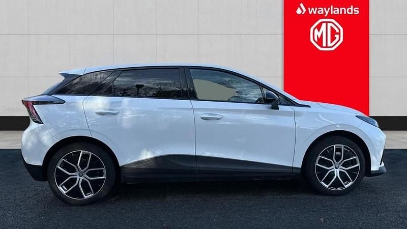 Used MG MG4 EV Trophy 2023 White Hatchback