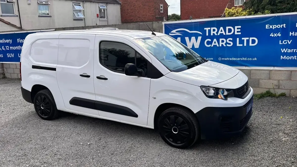 Used Peugeot Partner Premium 131 HP (96 kW) 2022 White MPV