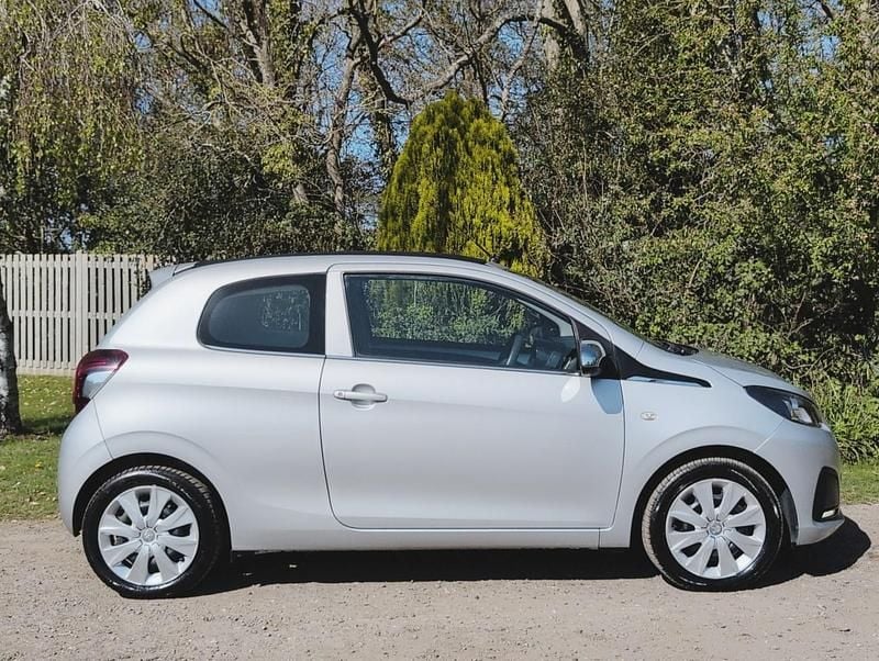 Used Peugeot 108 Active 68 HP (50 kW) 2014 Silver Hatchback