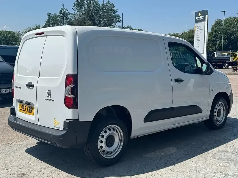 Used Peugeot Partner Premium 100 HP (73 kW) 2023 White MPV