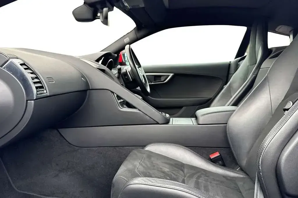 Used Jaguar F-Type R-Dynamic 300 HP (220 kW) 2019 Red Coupe